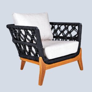 Poltrona Mariscal, base de madeira e estrutura de alumínio. Revestida com corda náutica